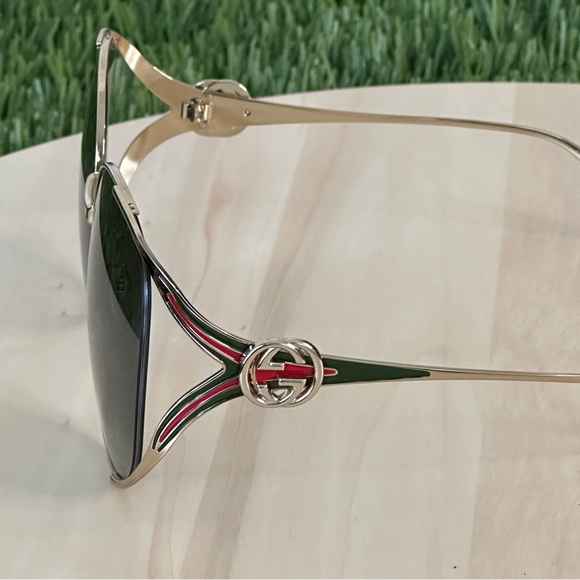 Gucci oversized oval sunglasses with case drawstring bag and cleaning cloth - Picture 8 of 14